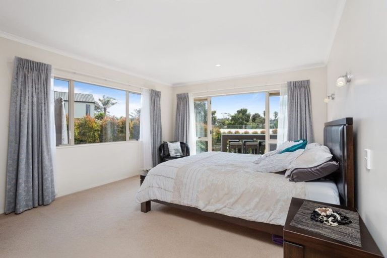 Photo of property in 8 Stonedge Lane, Rosedale, Auckland, 0632