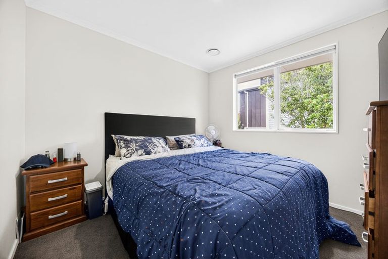 Photo of property in 6a Magdalen Place, West Harbour, Auckland, 0618