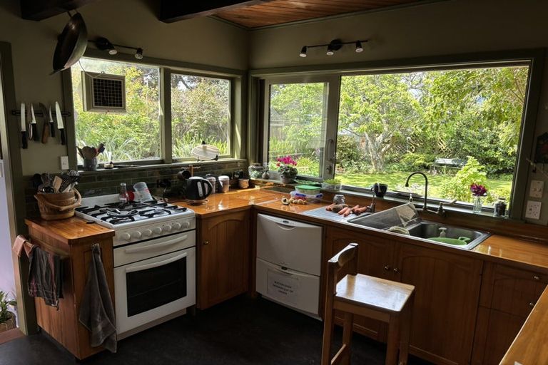 Photo of property in 13 Dale Road, Raumati South, Paraparaumu, 5032