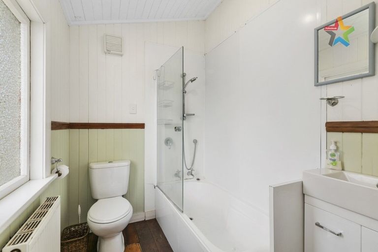 Photo of property in 17 Pirie Crescent, Moera, Lower Hutt, 5010