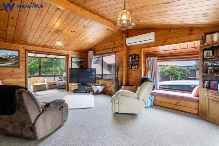 Photo of property in 3 St Annes Crescent, Wattle Downs, Auckland, 2103