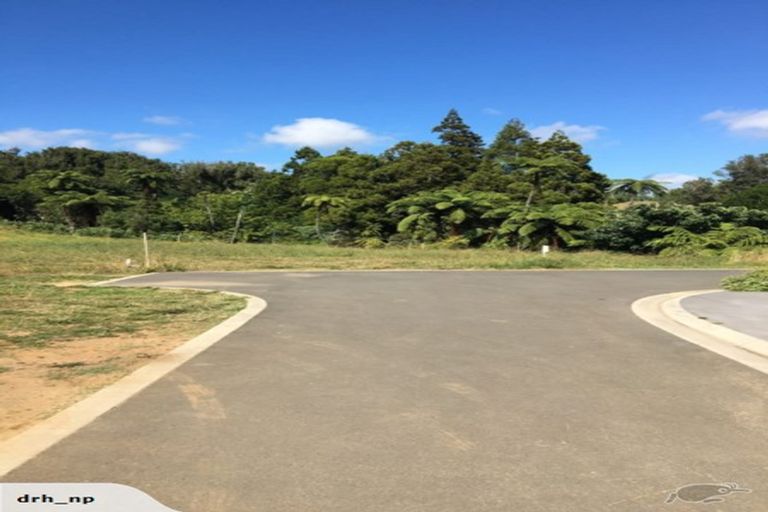 Photo of property in 5 Okoare Lane, Ferndale, New Plymouth, 4310