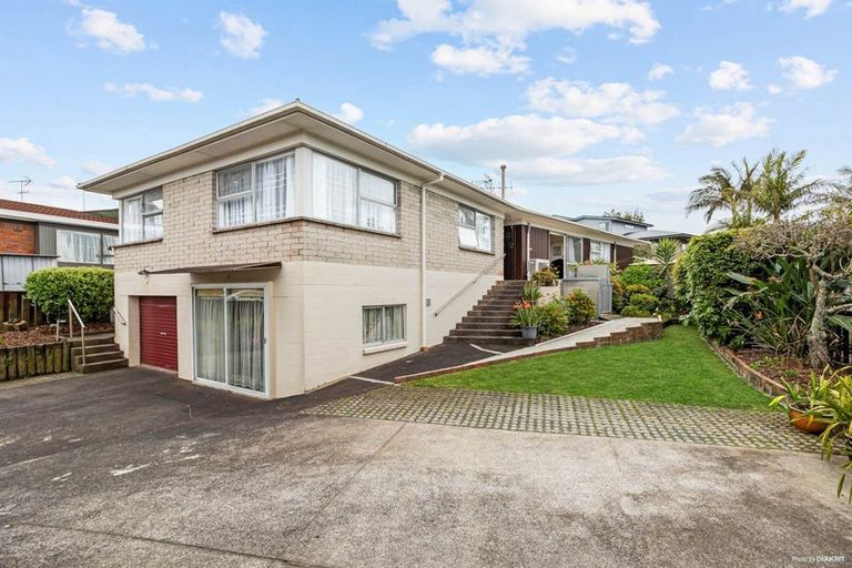 Photo of property in 16 Kurnell Drive, Botany Downs, Auckland, 2010