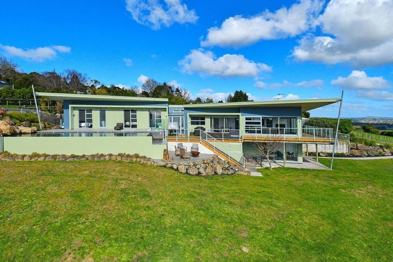 Photo of property in 43 Harry Dreadon Road, Opaheke, Papakura, 2584