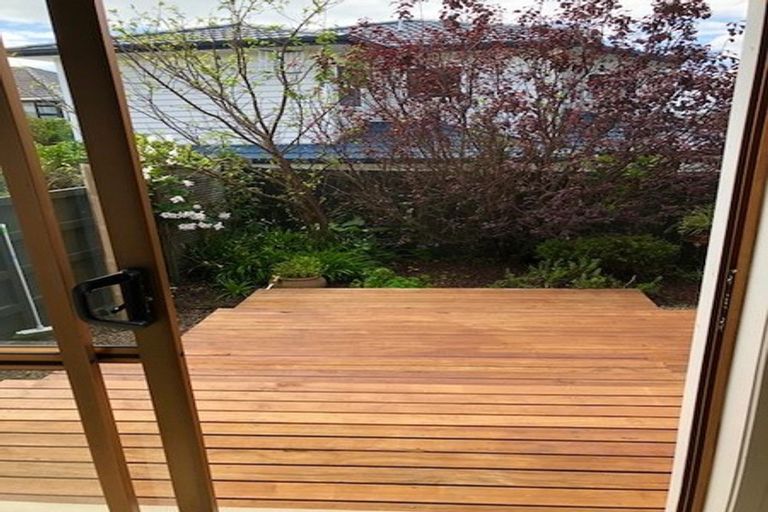 Photo of property in 2/32 Merani Street, Narrow Neck, Auckland, 0622