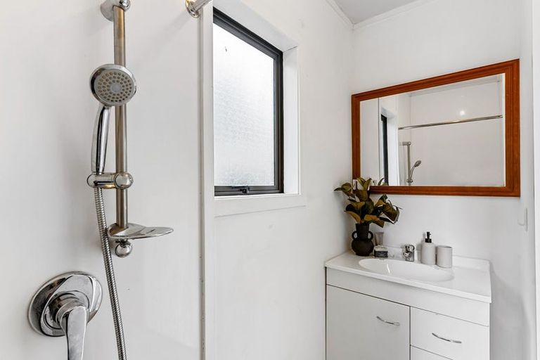 Photo of property in 9 Ivy Place, Birkdale, Auckland, 0626