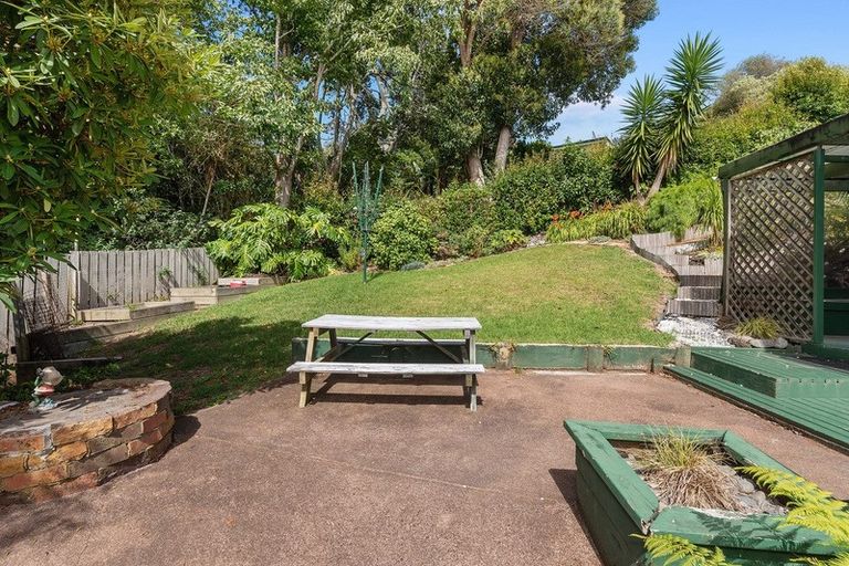 Photo of property in 2/8 Glenvale Place, Totara Vale, Auckland, 0629