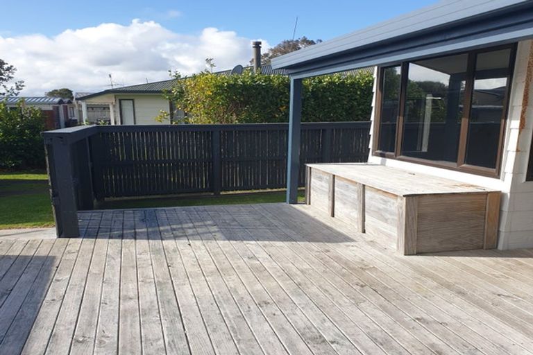 Photo of property in 82 Sandspit Road, Waiuku, 2123