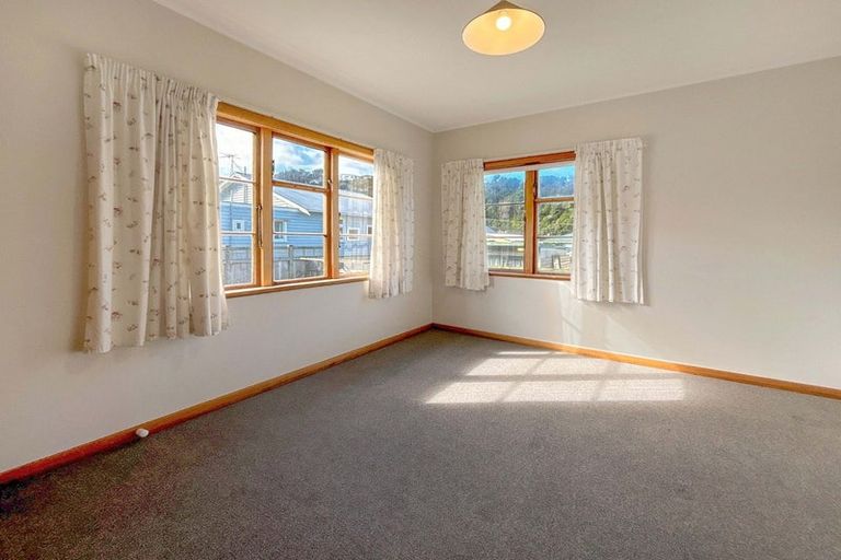 Photo of property in 31 Happy Valley Road, Owhiro Bay, Wellington, 6023