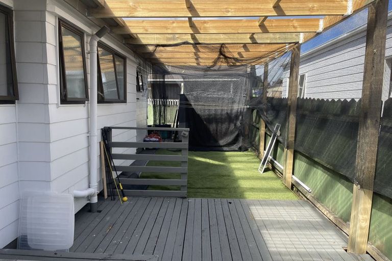 Photo of property in 10 Granville Drive, Massey, Auckland, 0614