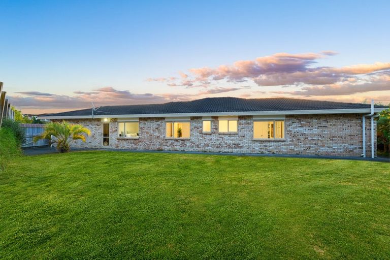 Photo of property in 17 Gendo Avenue, Henderson, Auckland, 0612