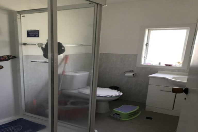 Photo of property in 34 Titirangi Road, New Lynn, Auckland, 0600