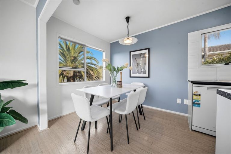 Photo of property in 10 Celeste Place, Totara Vale, Auckland, 0627