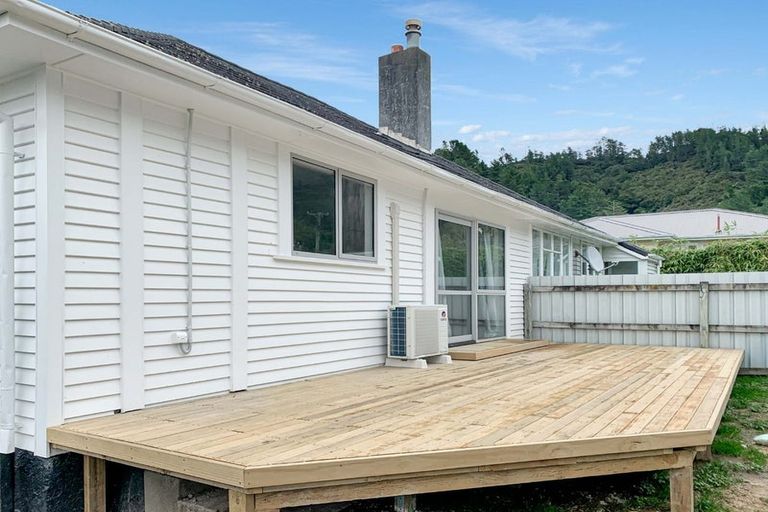 Photo of property in 60 Delaney Drive, Stokes Valley, Lower Hutt, 5019