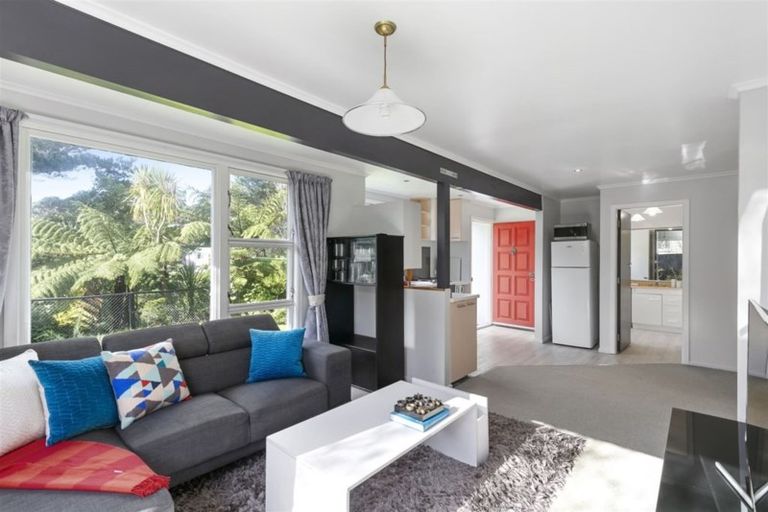 Photo of property in 18 Glen Alton Avenue, Paparangi, Wellington, 6037