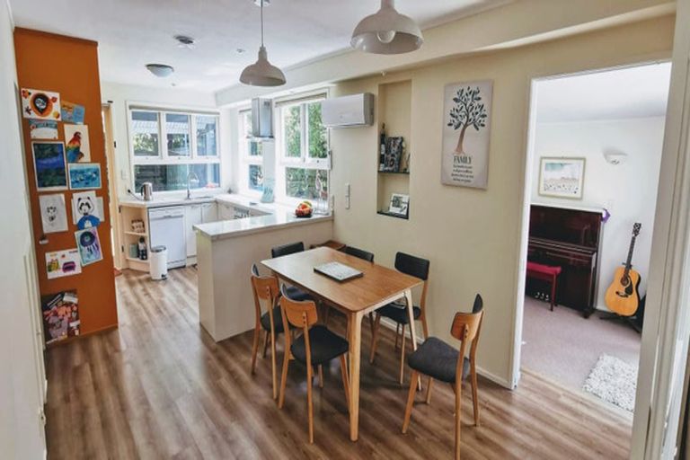 Photo of property in 14 Totara Grove, Hillcrest, Auckland, 0627