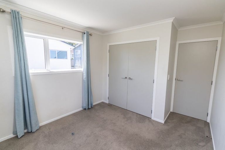 Photo of property in 1/20 Glanmire Road, Newlands, Wellington, 6037