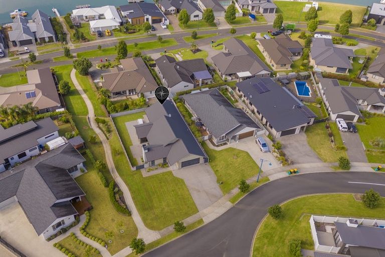 Photo of property in 10 Topping Place, Whitianga, 3510