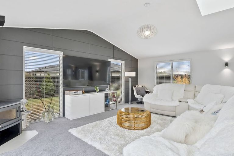 Photo of property in 11 Ben Lomond Drive, Mosgiel, 9024