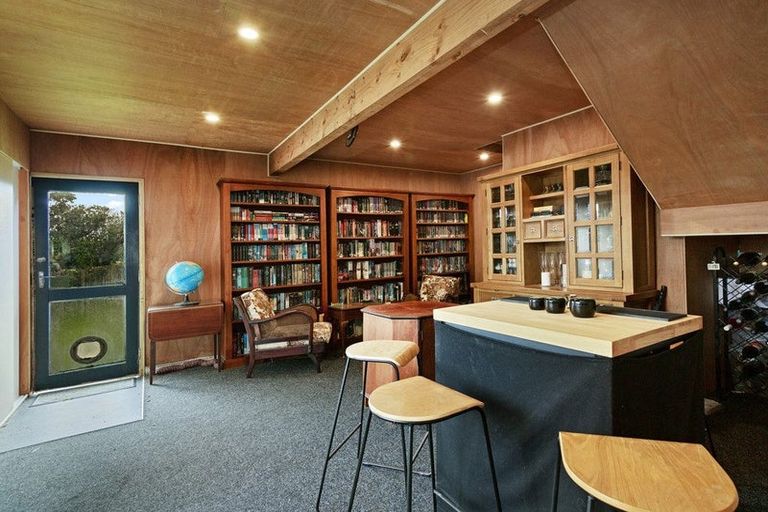 Photo of property in 102 Stewart Drive, Newlands, Wellington, 6037