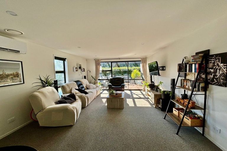 Photo of property in 2 Roto Lane, Pukekohe, 2120