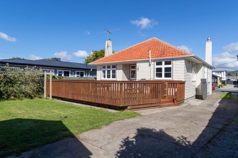 Photo of property in 60 Pine Avenue, Ebdentown, Upper Hutt, 5018