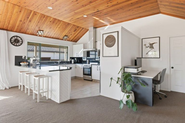 Photo of property in 32 Webb Place, Papamoa Beach, Papamoa, 3118