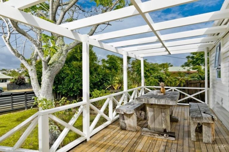 Photo of property in 23 Zealandia Road, Manly, Whangaparaoa, 0930