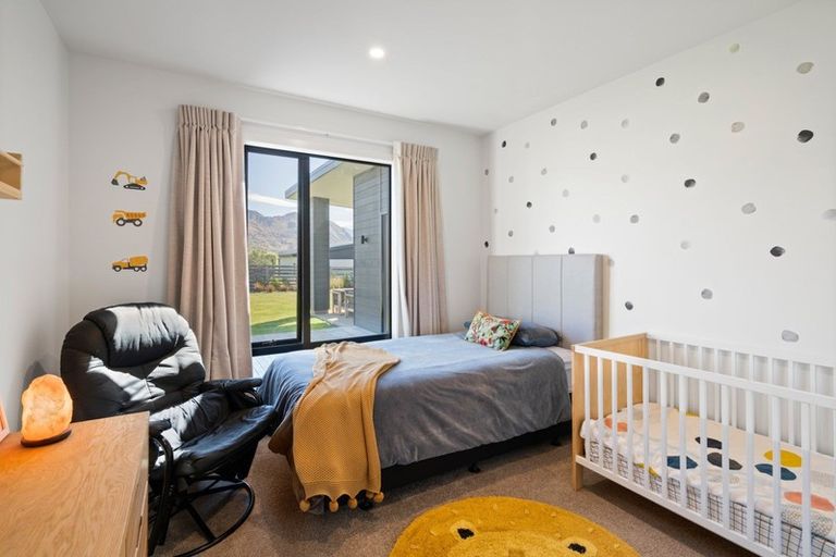 Photo of property in 9 Centre Crescent, Wanaka, 9305