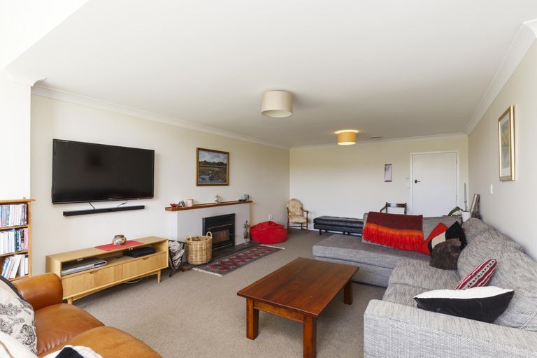 Photo of property in 2 Williams Terrace, Fitzherbert, Palmerston North, 4410