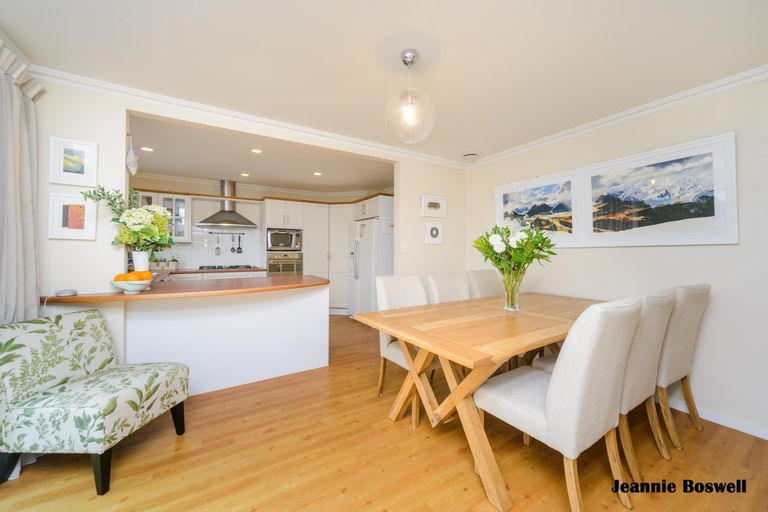 Photo of property in 22 Greenwood Place, Fitzherbert, Palmerston North, 4410
