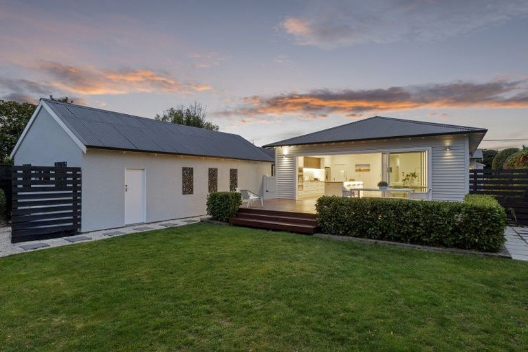 Photo of property in 140 Weston Road, St Albans, Christchurch, 8052