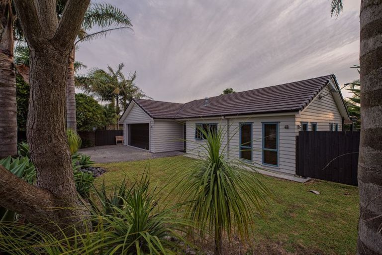 Photo of property in 76 Lothian Brae, Wattle Downs, Auckland, 2103