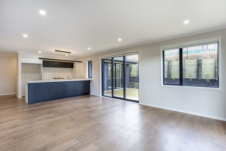 Photo of property in 12 Porokaiwhiri Avenue, Helensville, 0800