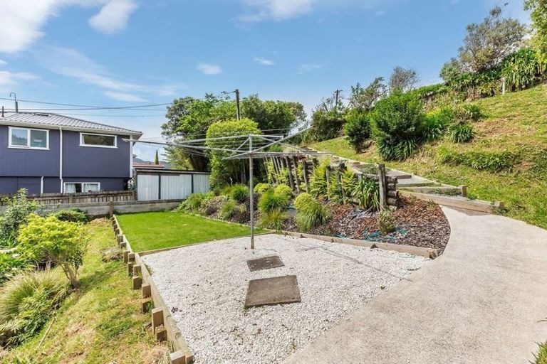 Photo of property in 42 Lincoln Avenue, Tawa, Wellington, 5028