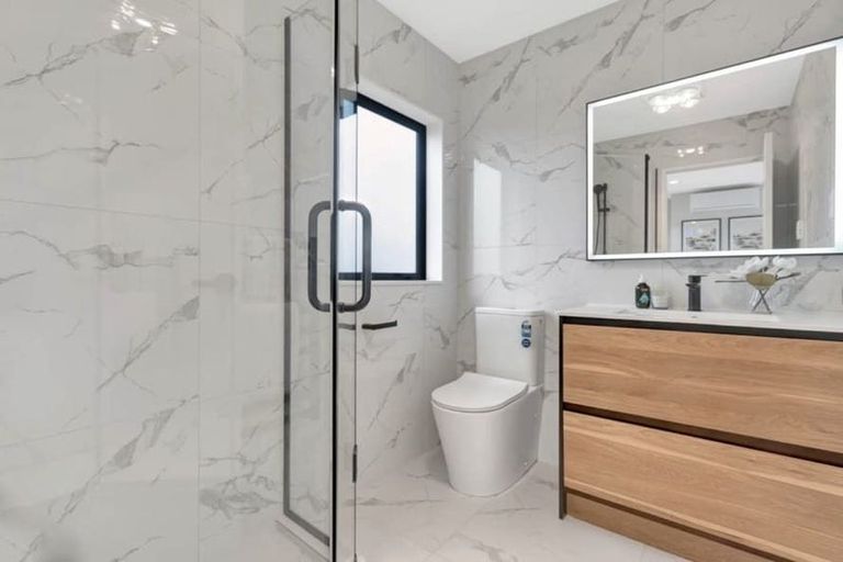 Photo of property in 49b Riverton Drive, Randwick Park, Auckland, 2105