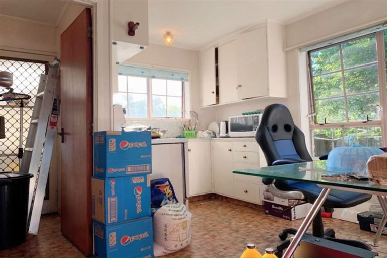 Photo of property in 1/9 Wairata Place, Te Atatu South, Auckland, 0610