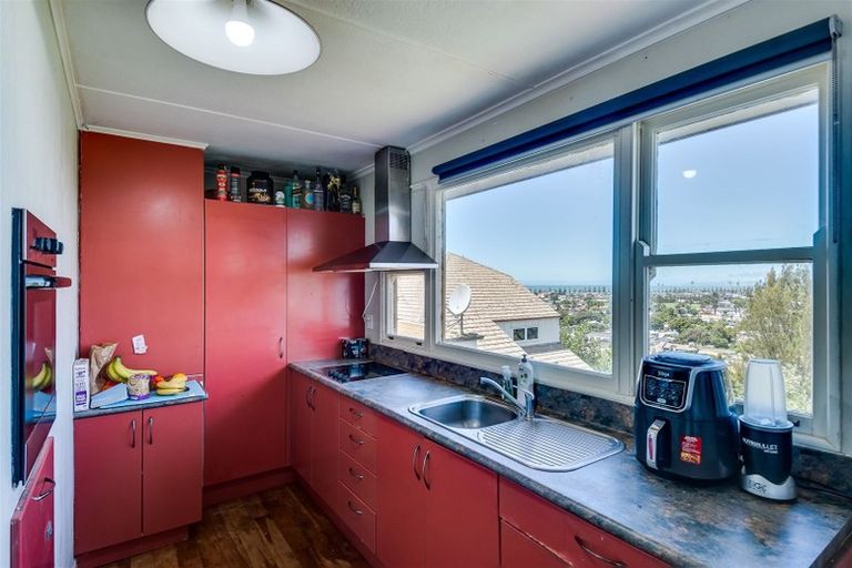 Photo of property in 27a Enfield Road, Hospital Hill, Napier, 4110