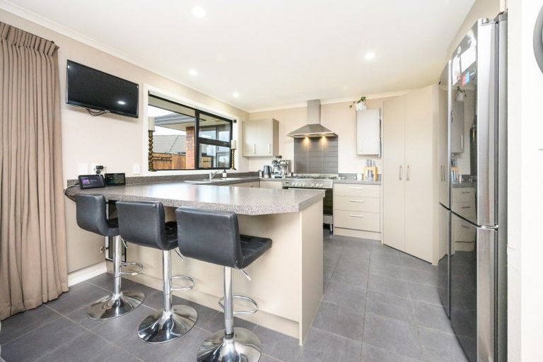 Photo of property in 7 Medallion Court, Kelvin Grove, Palmerston North, 4414