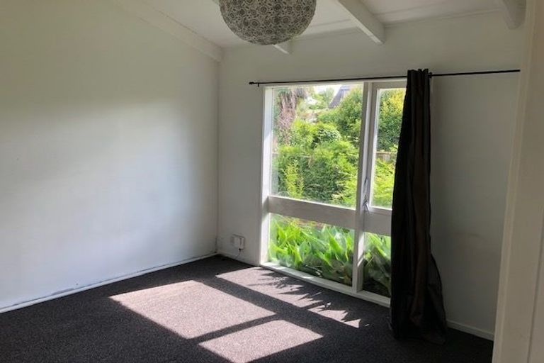 Photo of property in 2/6 Bond Crescent, Forrest Hill, Auckland, 0620
