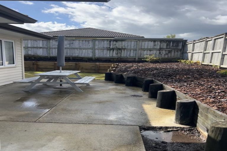 Photo of property in 12 Lockyer Road, Kumeu, 0810