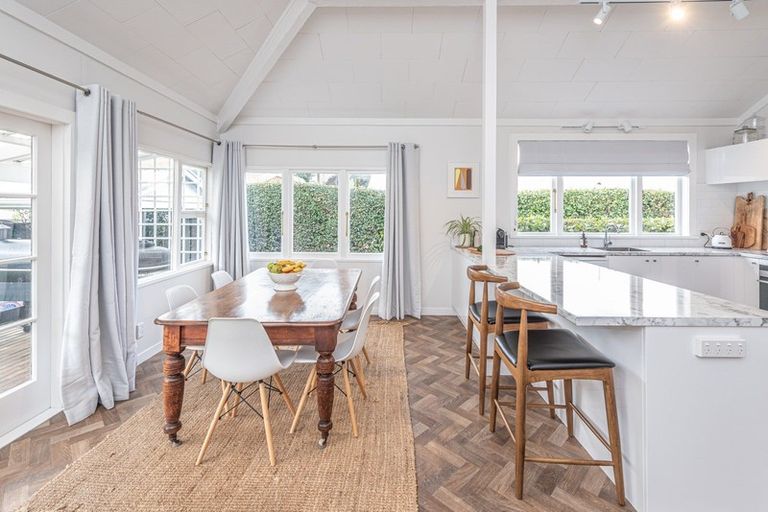 Photo of property in 4 Saint Leonard Street, Saint Johns Hill, Whanganui, 4501