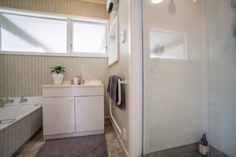 Photo of property in 17 Antrim Place, Hokowhitu, Palmerston North, 4410