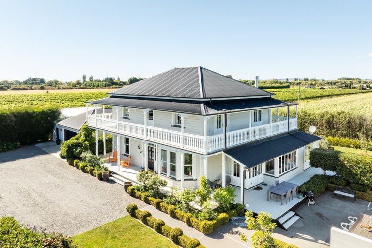 Photo of property in 340 Lawn Road, Clive, Hastings, 4180