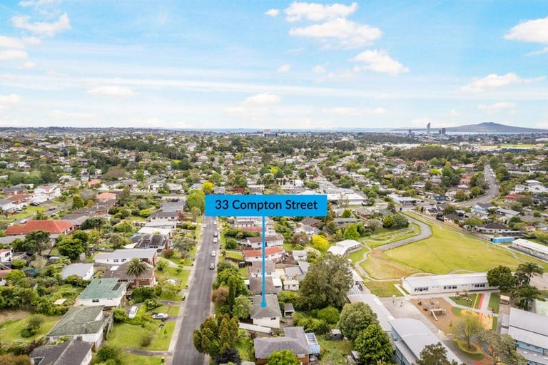 Photo of property in 33 Compton Street, Hillcrest, Auckland, 0627