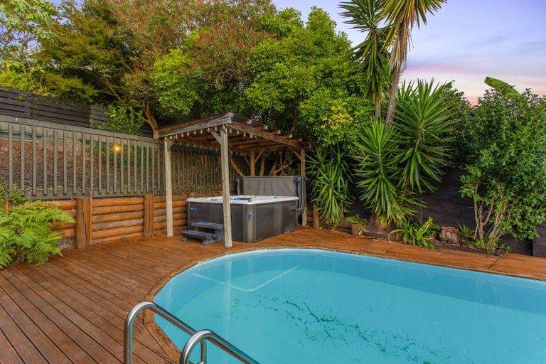Photo of property in 36 Telstar Place, Beach Haven, Auckland, 0626