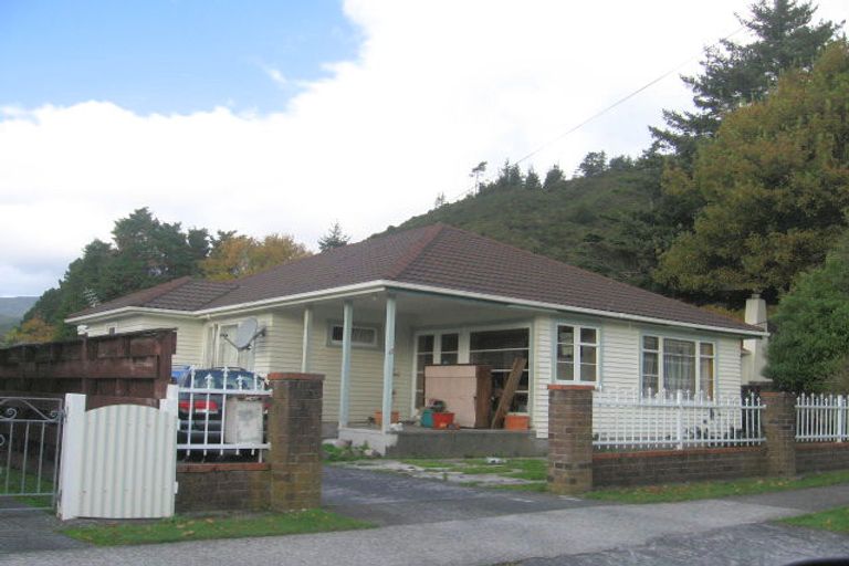 Photo of property in 47 Poole Crescent, Wainuiomata, Lower Hutt, 5014
