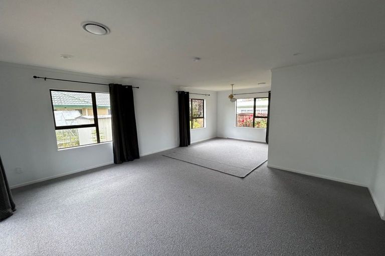 Photo of property in 15 Oakmont Place, Wattle Downs, Auckland, 2103