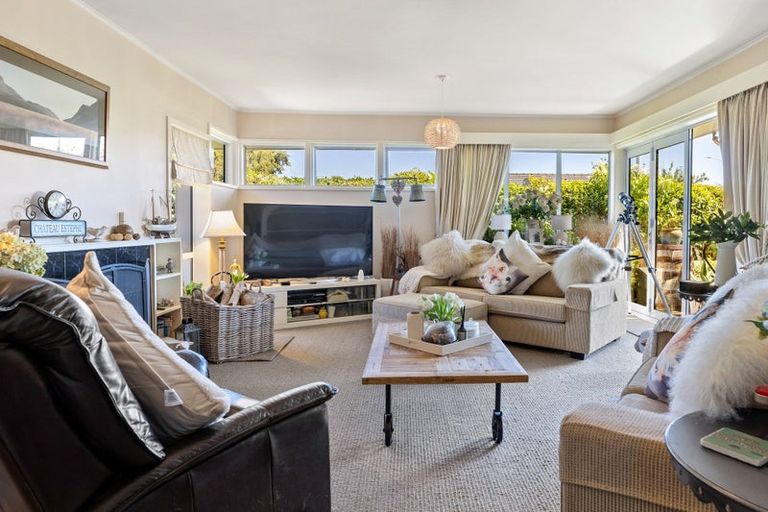 Photo of property in 149 Memorial Avenue, Burnside, Christchurch, 8053