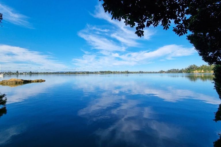 Photo of property in 15a Chatham Avenue, Paremoremo, Auckland, 0632